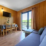 Gerendaház Drewniane Na Splawiu Nad Morzem
