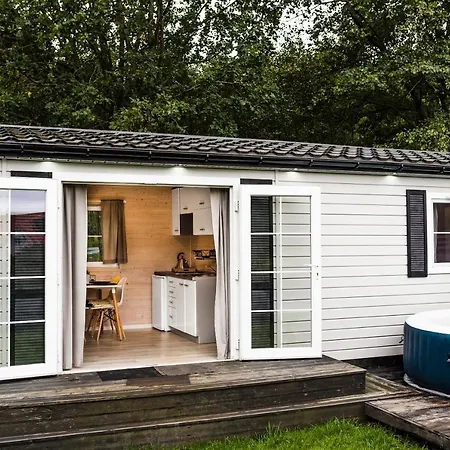 Drewniane Na Splawiu Nad Morzem *