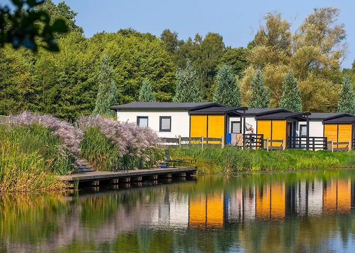 Drewniane Na Splawiu Nad Morzem Chata