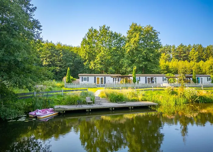 Chata Drewniane Na Splawiu Nad Morzem