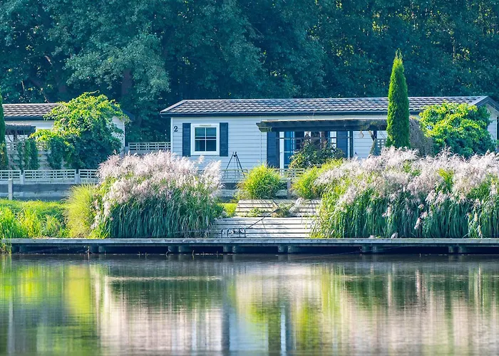 Lodge Drewniane Na Splawiu Nad Morzem *